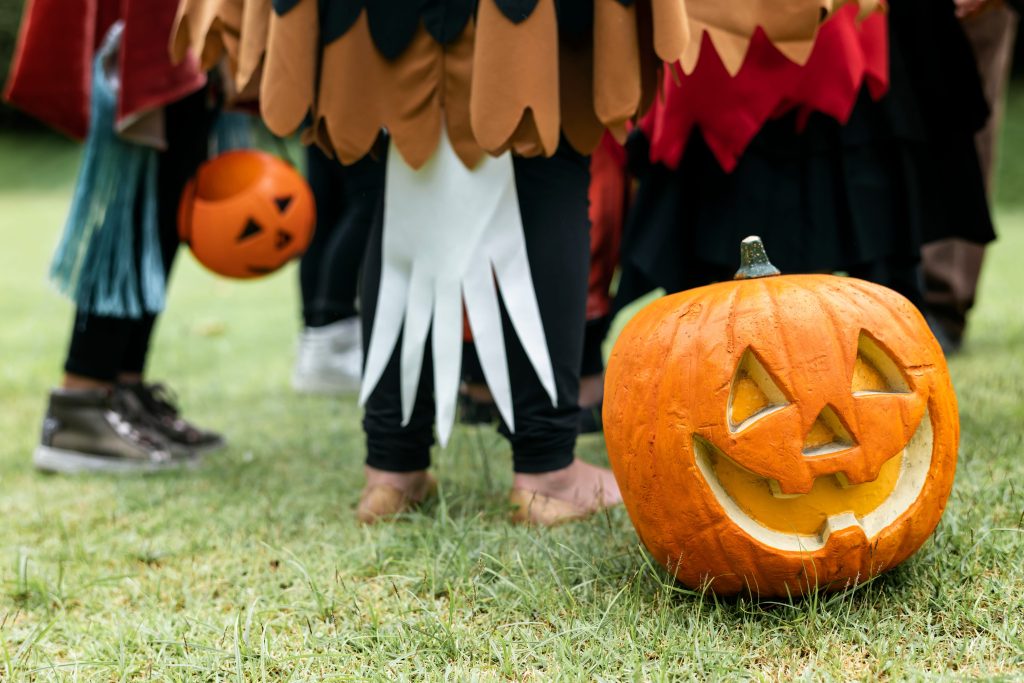 children-trick-treating-halloween