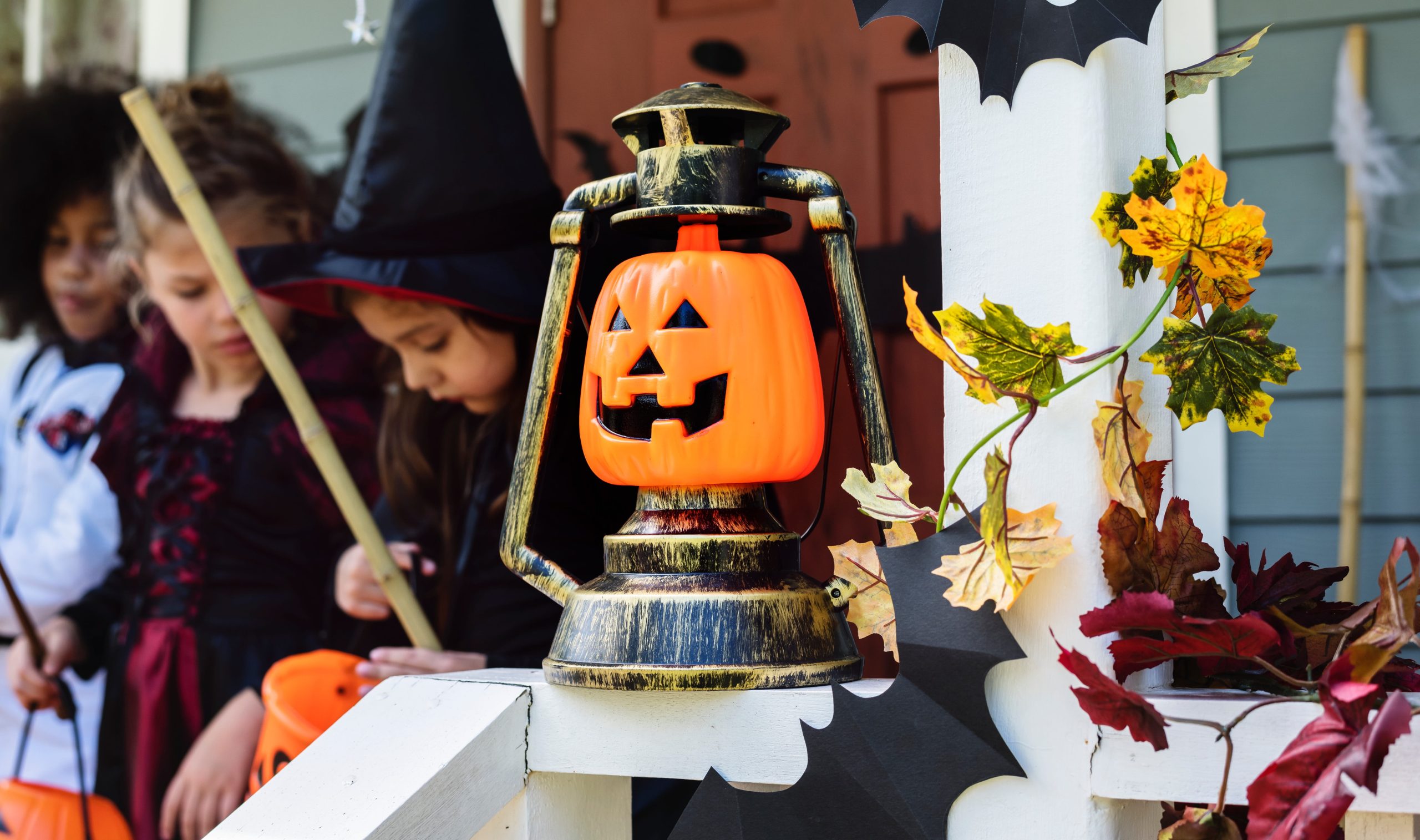 little-children-trick-treating-halloween